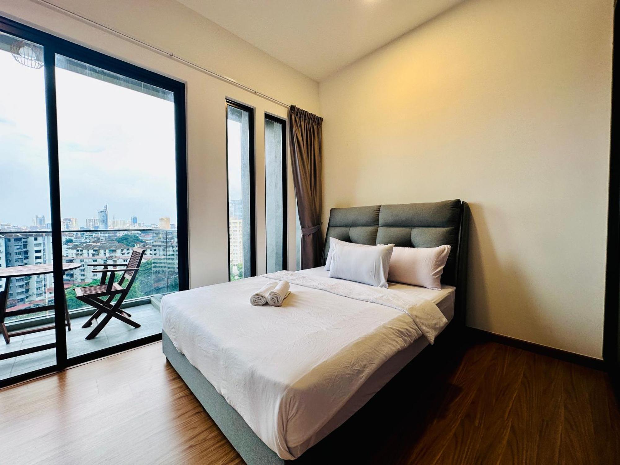 New Georgetown Instagramable 2Br Homestay For 10Pax 无敌美景两房民宿 Beacon Executive Suite Esterno foto