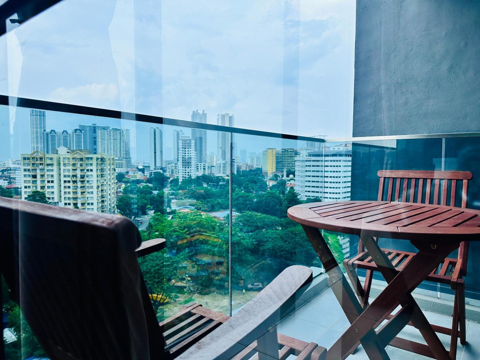 New Georgetown Instagramable 2Br Homestay For 10Pax 无敌美景两房民宿 Beacon Executive Suite Esterno foto